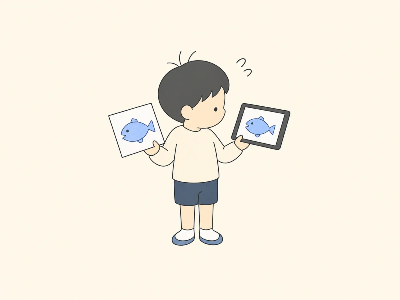 自分がかいた魚の絵と、タブレットに出ている同じ魚の絵を見くらべてとまどう子ども