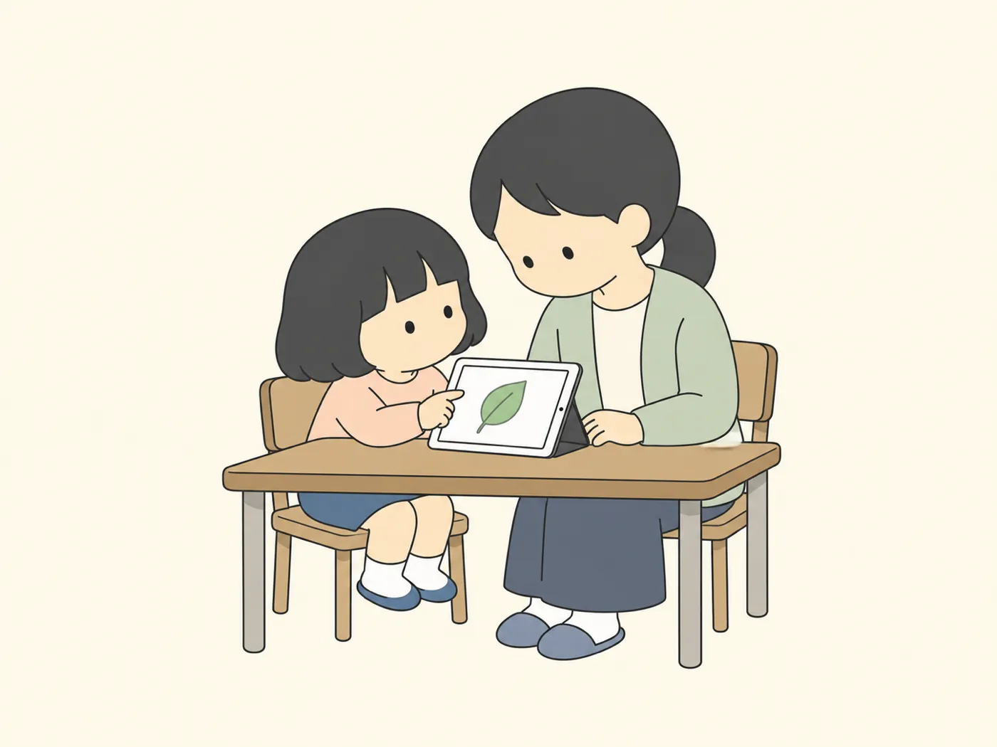 家の机でタブレットを使う子どもと、となりで画面をいっしょに見る大人